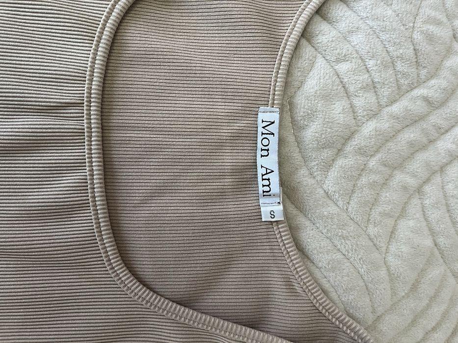 Продаю вещи на девочку 10-13 лет