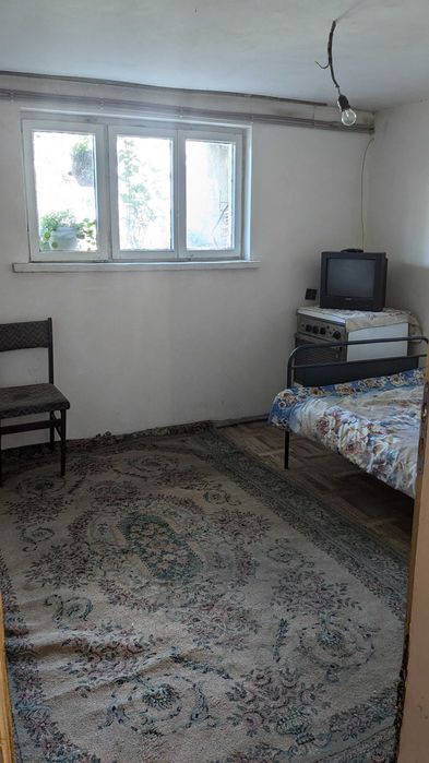 Етаж от къща продавам.