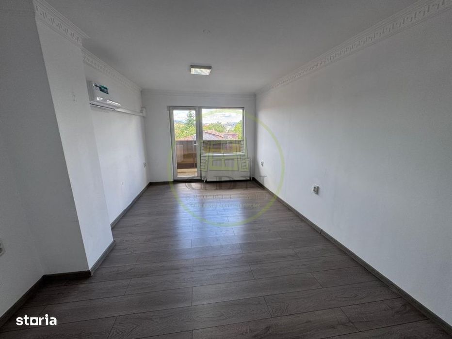 Inchiriere casa pentru birouri + 4 garaje, P-ta Cipariu