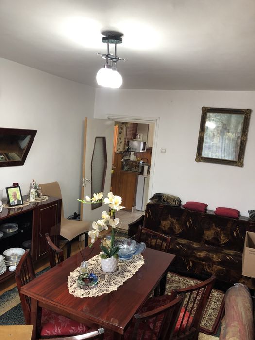 De vanzare apartament 3 camere +garaj+beci