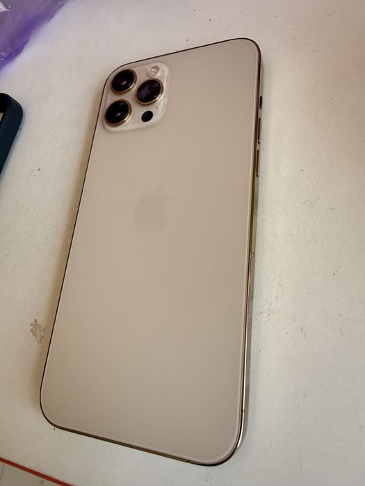 Iphone 12 pro max sotiladi
