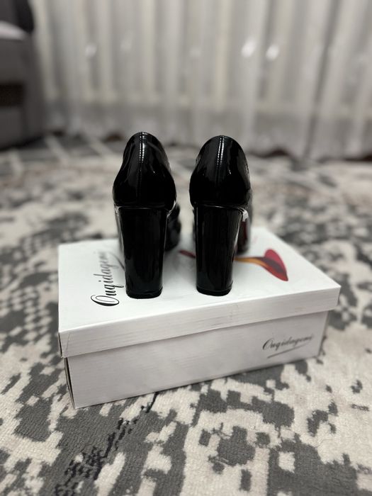 Туфли женские лаковые