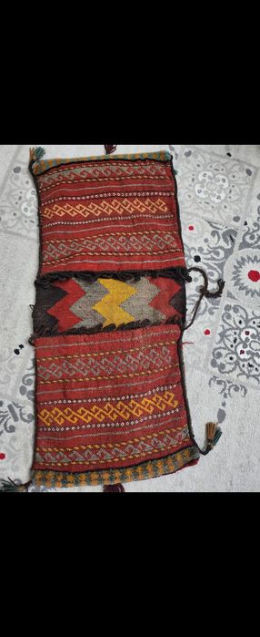 Қолдан тоқылған қазақы кілем