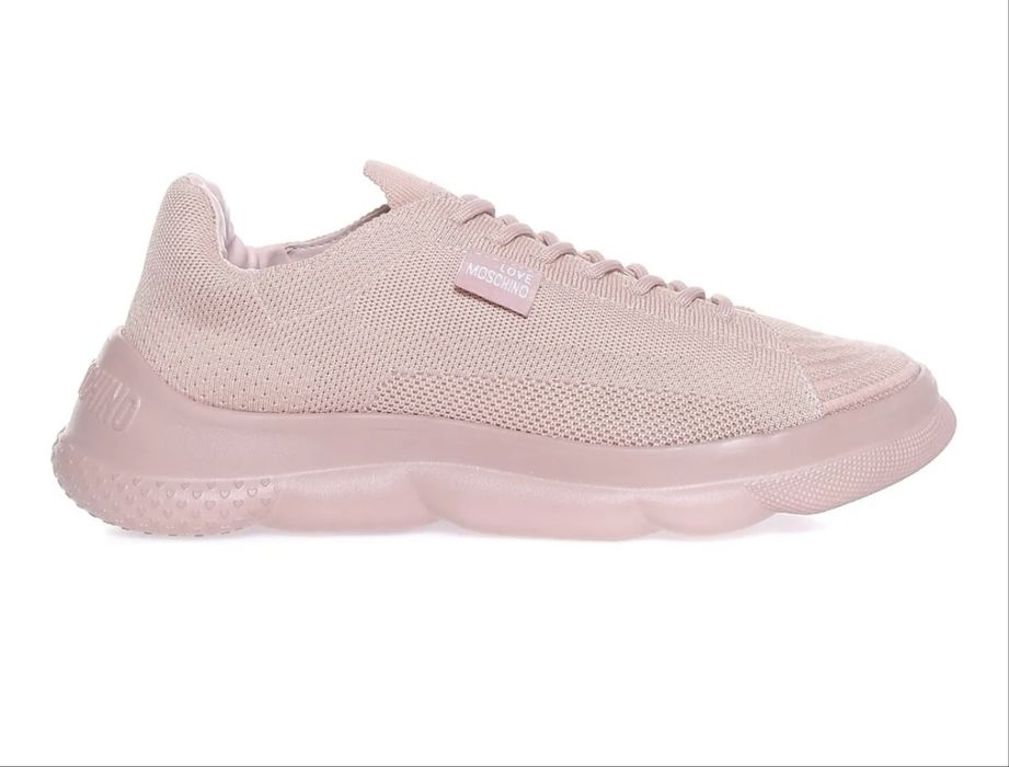 Adidasi Love Moschino noi!