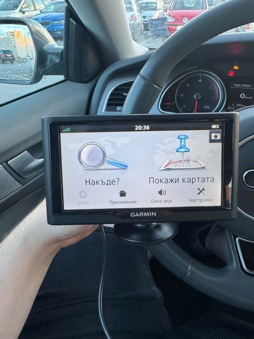 Навигация Garmin за кола със стойка и зарядно