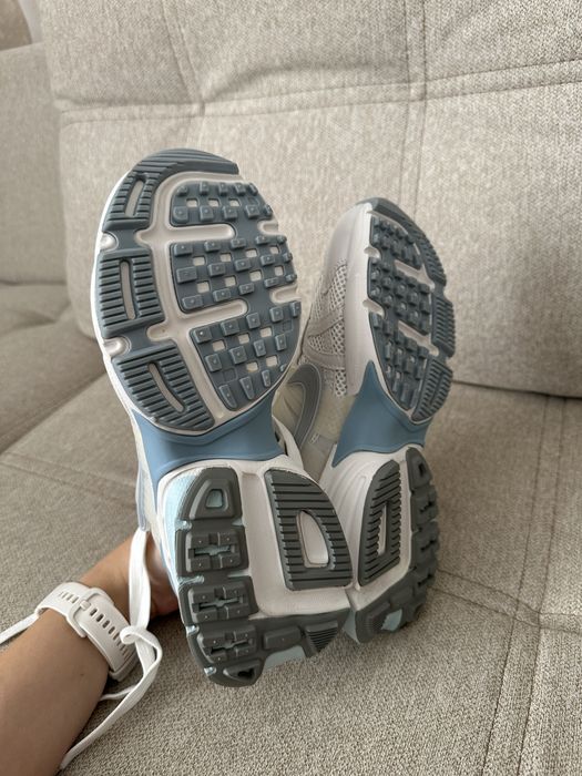 Новые кроссовки Nike