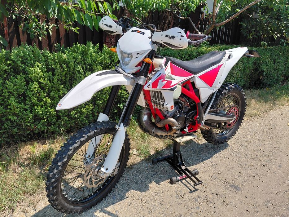 Vând Beta 200 RR