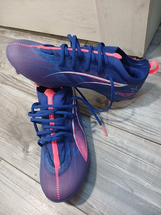 Adidași Puma cu crampoane