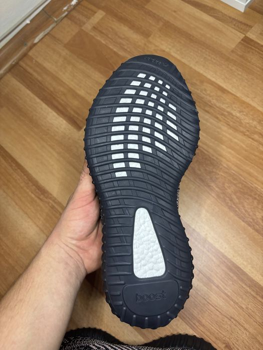YEEZY 350 V2 “Yecheil”