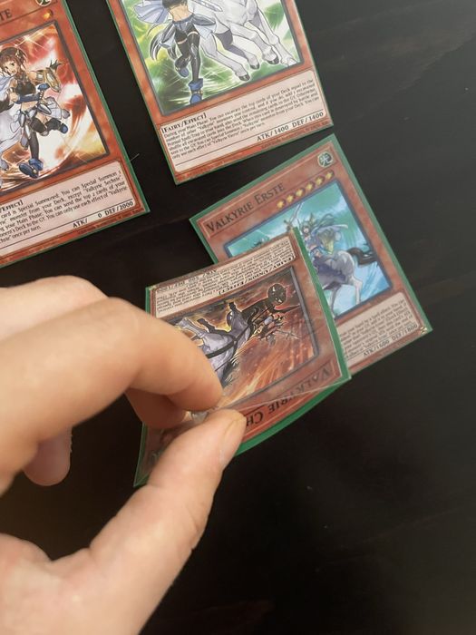 Дизайн и изработка на Yu-Gi-Oh! карти (оригинални или по идея)