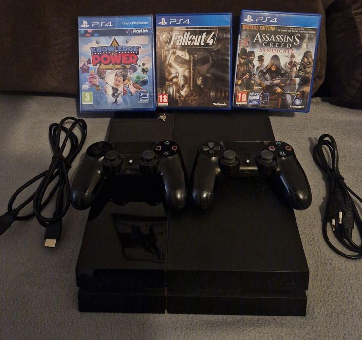 PlayStation 4, 2 joystick-uri + 7 jocuri