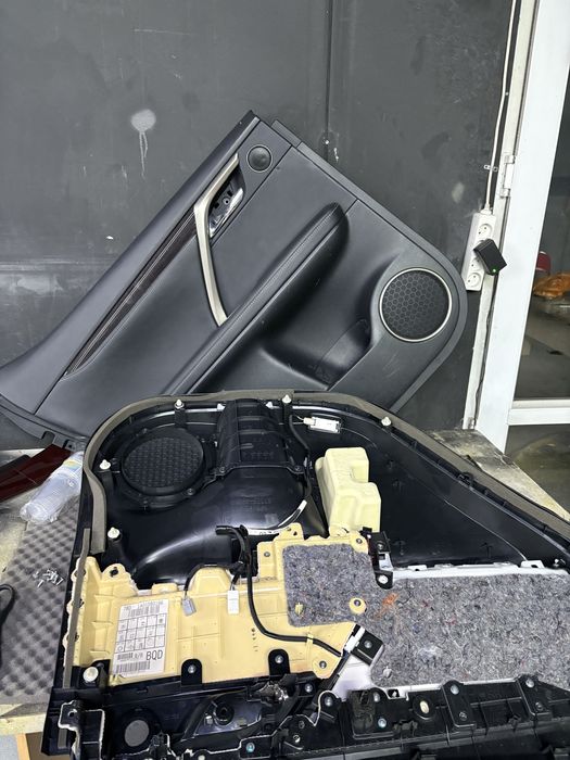Продам дверные карты лексус rx350
