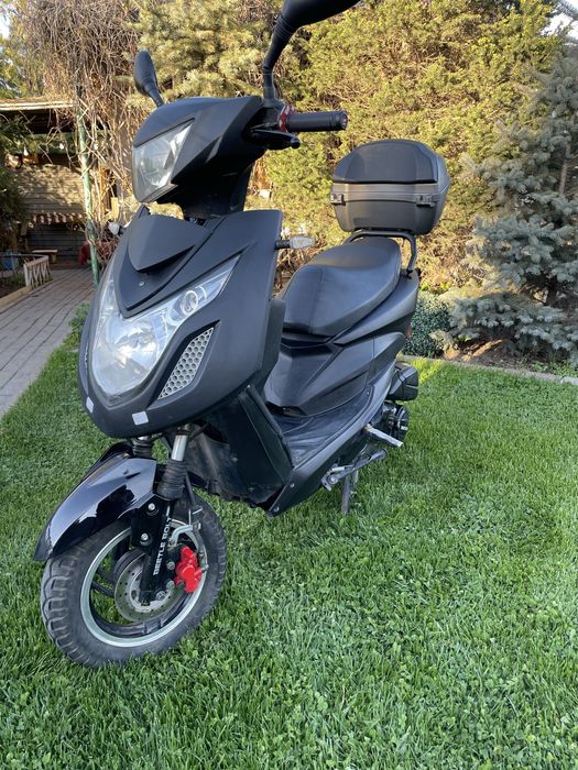 Скутер beetle  bolt