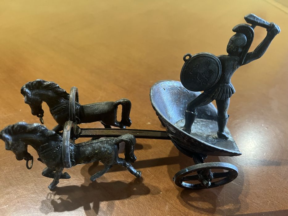 бронзова колесница с римски воин