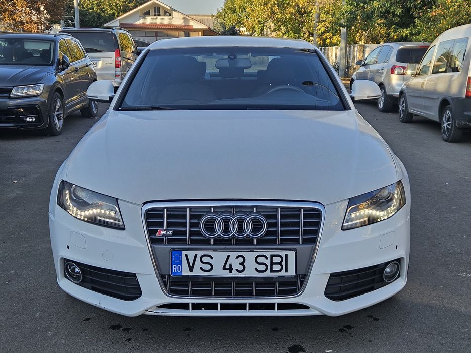 Audi a4 2.0 tdi 140 cp, an fab.  2009