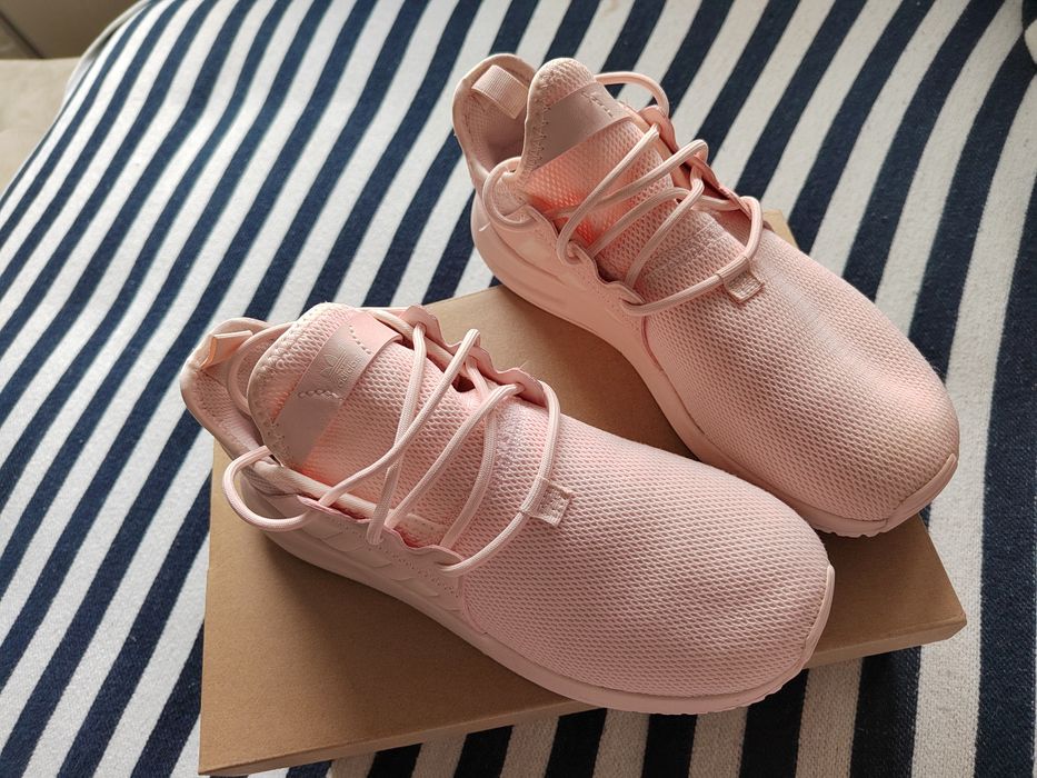 Нови маратонки Adidas 34