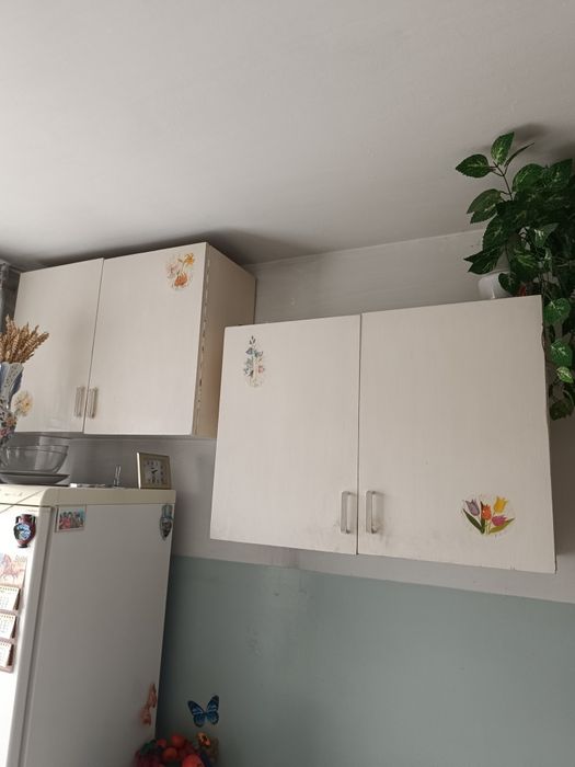 Кухонный навесной шкаф. Длина 85 см, ширина 32, высота 60 см.