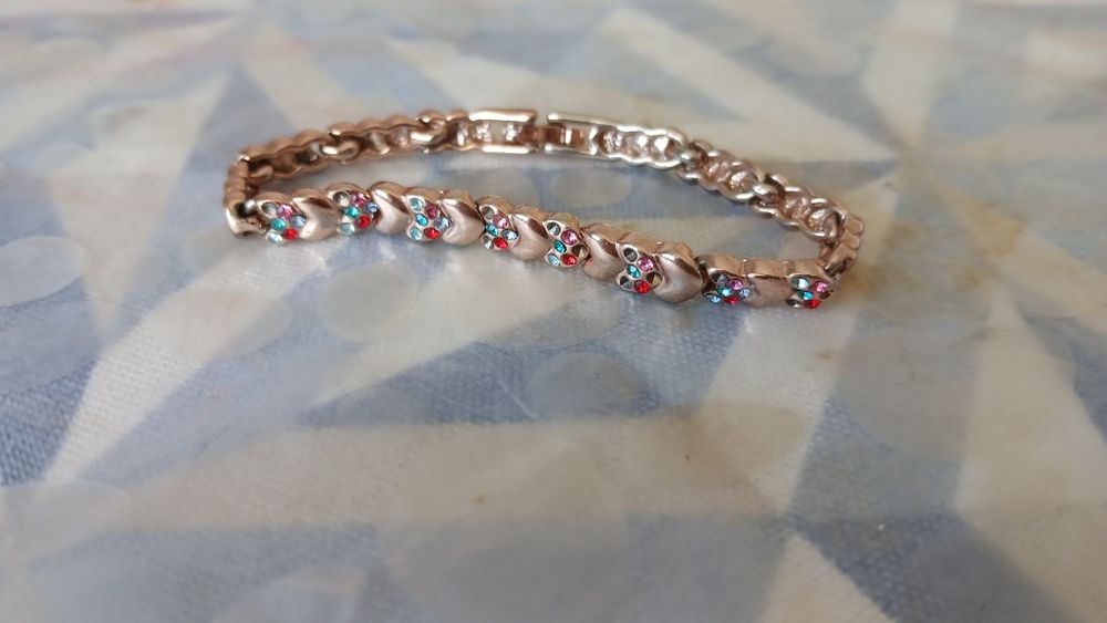 Браслет с сердечками