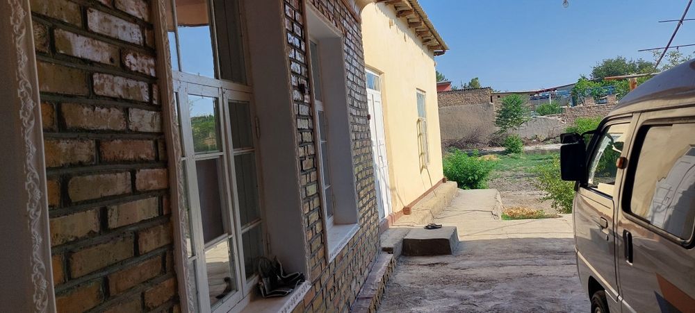 "Ховли сотилади" Эски шахар Бозор оркасида