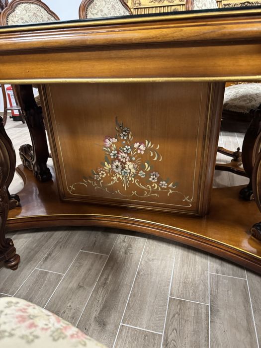 Sufragerie din lemn masiv cu sculpturi și picturi manuale!