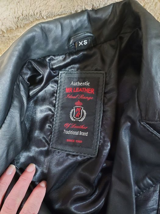 Geaca neagra piele naturala 100%