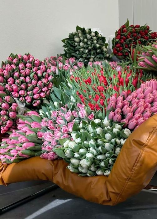 Тюльпаны и розы оптом