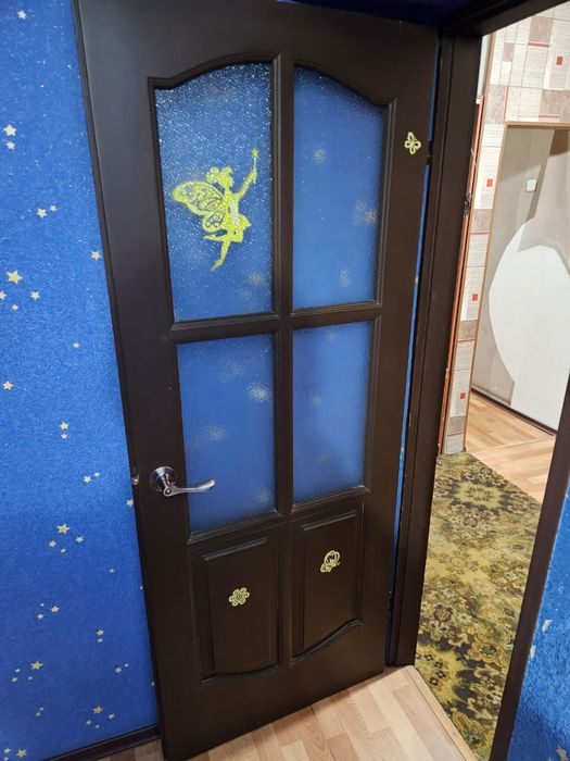 Дверь деревянный