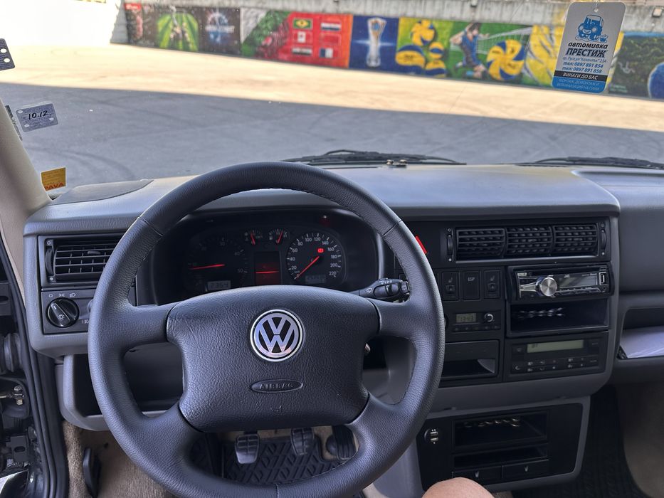 Volkswagen Caravelle 2000 г.