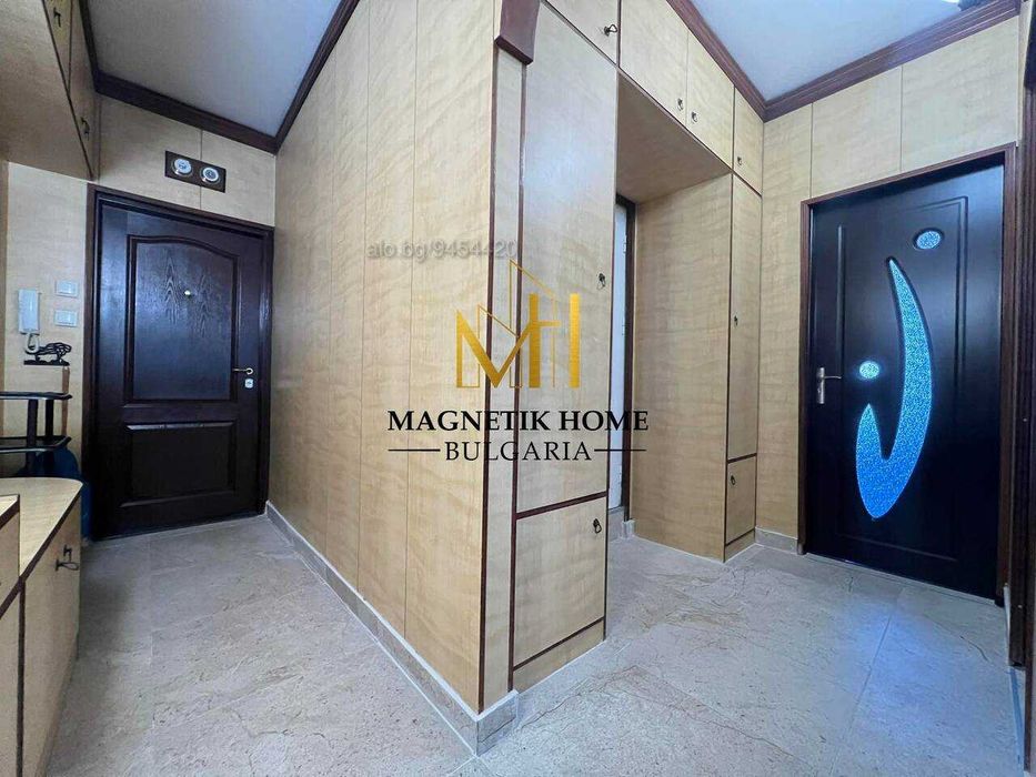 Чудесен тристаен апартамент до ”БЧК” в свободна зона за паркиране