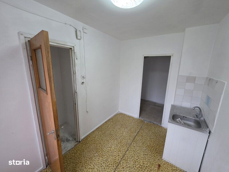 Trapezului, pe bd. 1 Decembrie 1918, 5 minute metrou, Auchan, stradal