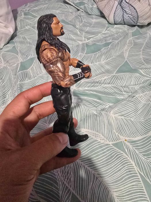 Продавам кеч фигурки