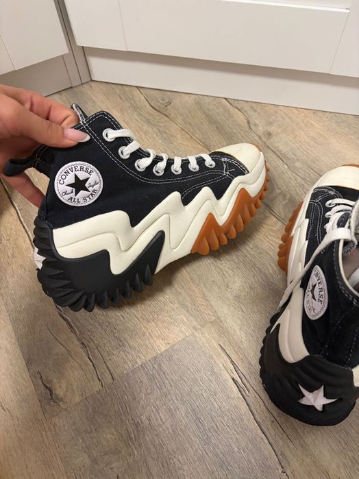 Converse run star motion