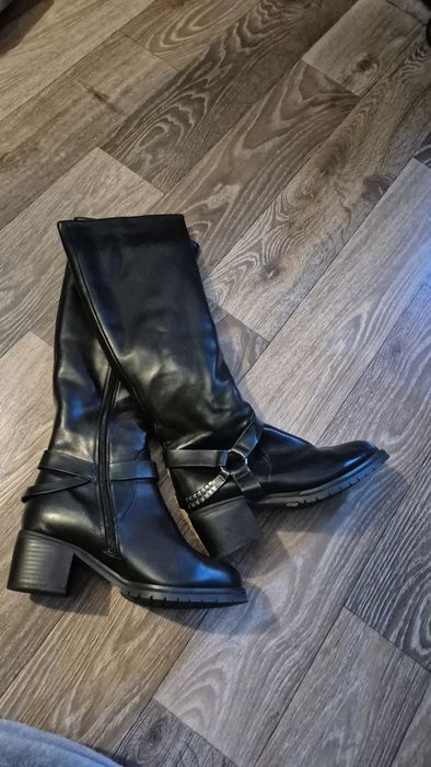 Продам женские зимние сапоги