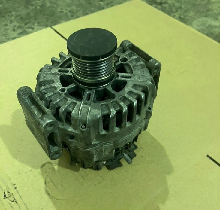 Продам генератор на мерседес спринтер 2.2