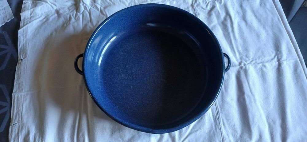 Нова емайлирана тава