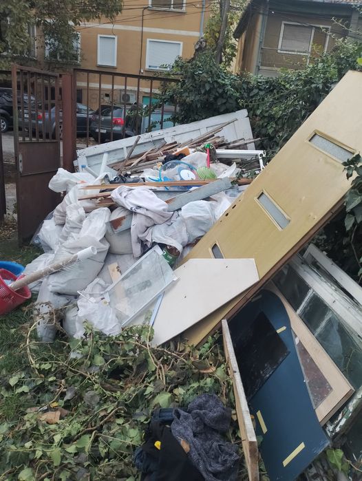 Car moloz și execut debarasari