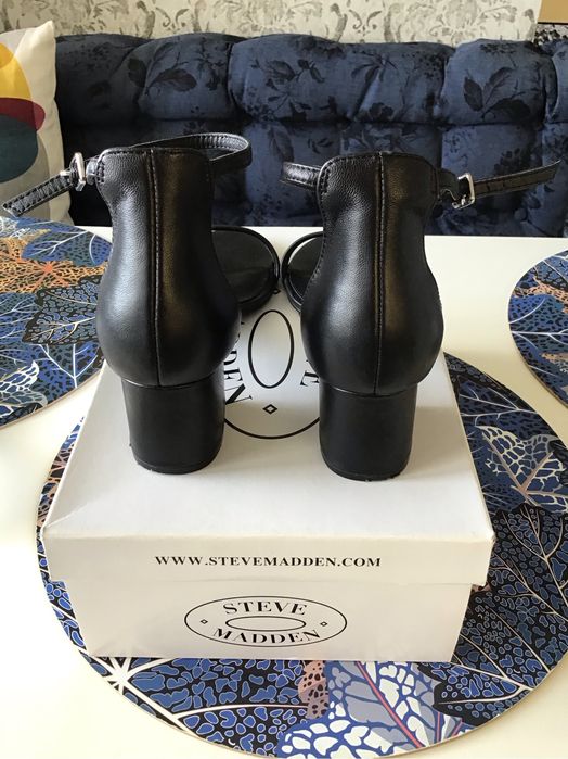 Продавам черни дамски  сандали STEVE MADDEN 39 номер