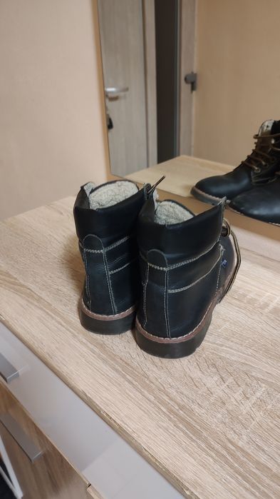 De vânzare ghete piele naturala băieți,îmblănite ,noi,mărime 38