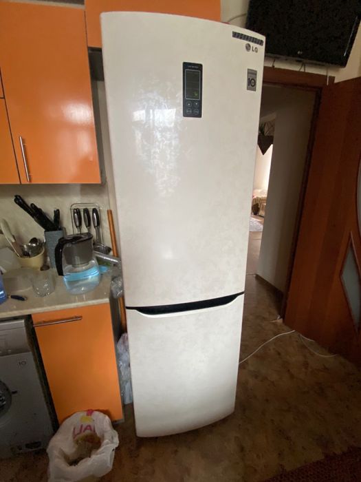 Продам холодильник LG