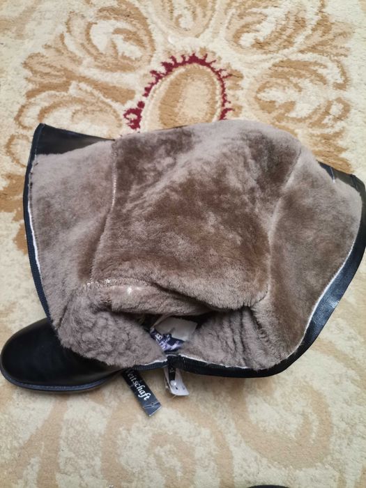 Продам зимние сапоги