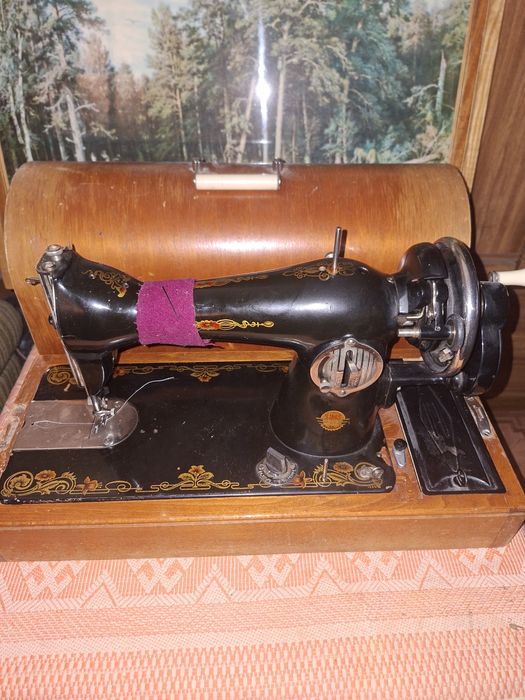 Швейная машинка ручная.