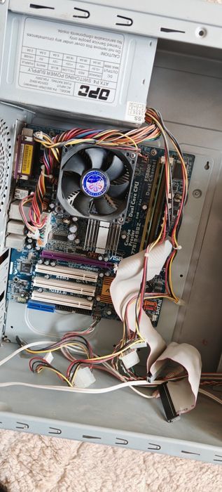 Старый компьютер без жёстких дисков