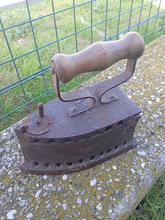 Ютия на жар . Много стара