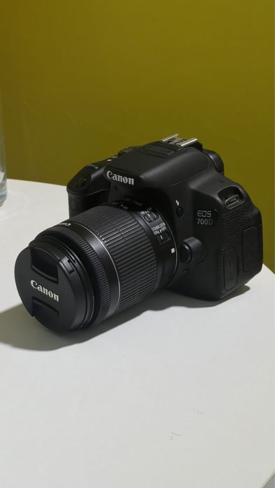 Продам фотоаппарат Canon 700D