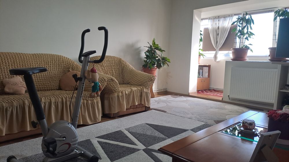 Vand apartament 3 camere