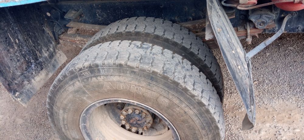 Зил Урал матор ишлап турган мошина