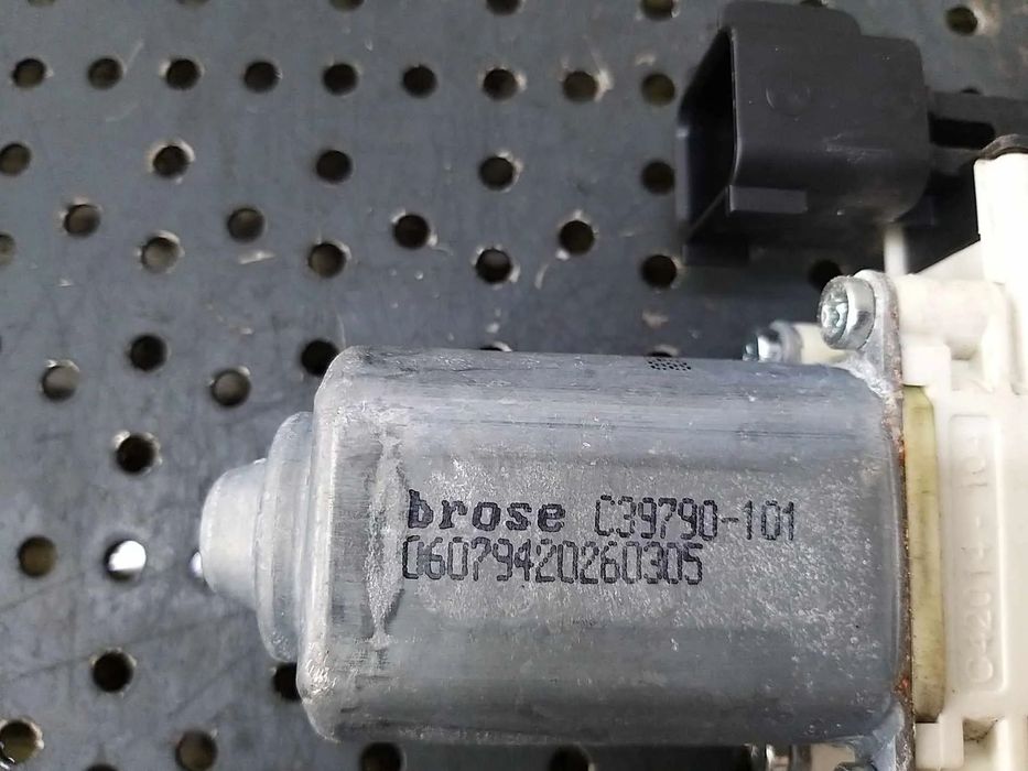 Motoras macara stanga fata land rover range rover evoque 2 l551 c39858100 c39790101