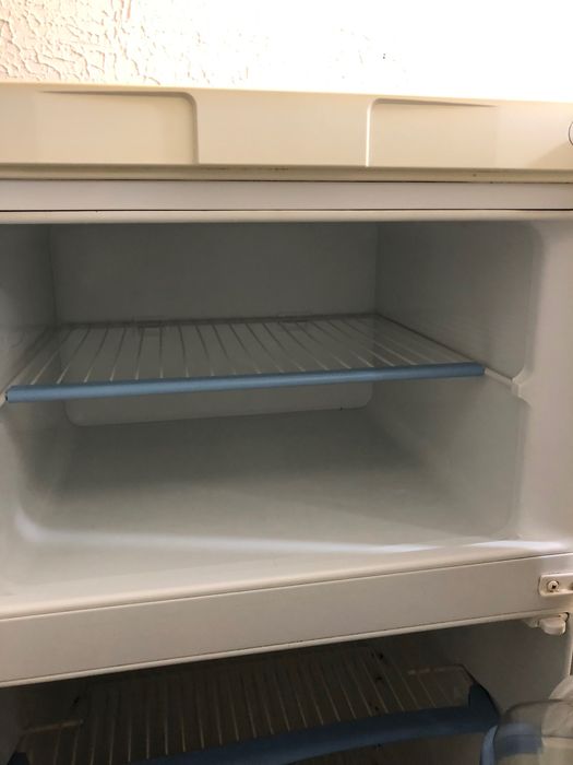 Хладилник с фризер INDESIT