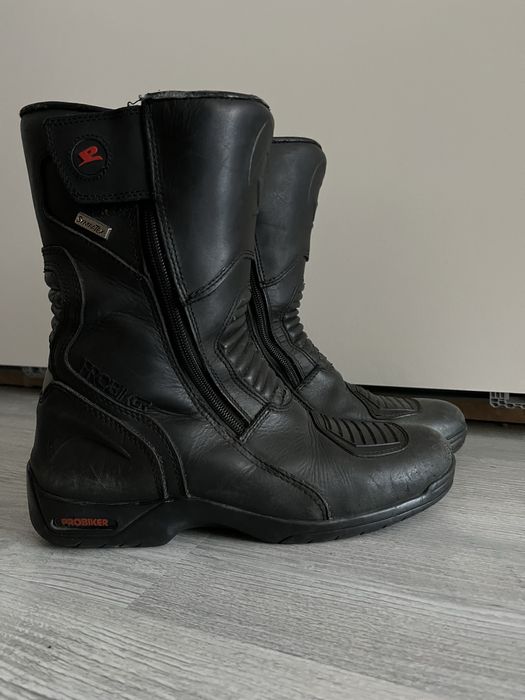 Geacă moto, pantaloni, cizme, mănuși, cască