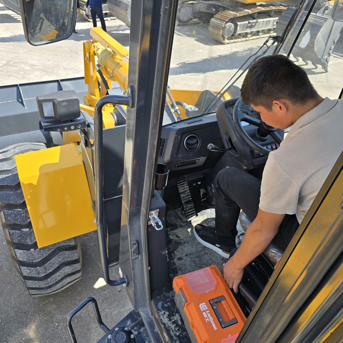 Arenda Pagruzchik3 m3, Пагрузчик 3 м3 (аренда фронтальний погрузчик)